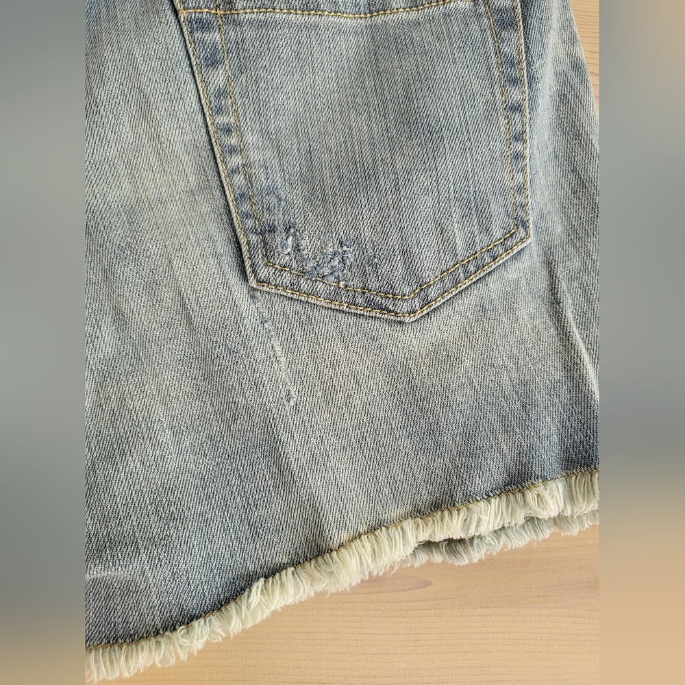 Mossimo Supply Co Distressed Cut-Off Faded Denim Shorts size 7 Juniors EUC - Picture 6 of 7